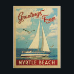 Myrtle Beach Carte postale Voilier Vintage voyage<br><div class="desc">Ce Salutations From Myrtle Beach South Carolina design nautique de voyage vintage dispose d'un bateau naviguant sur l'eau avec des mouettes et un ciel bleu rempli de somptueux nuages blancs bouffants.</div>