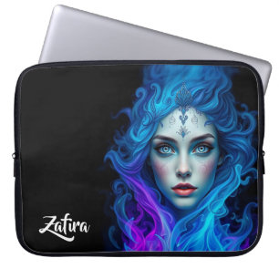 Mysterieuze vrouw die oprijst uit blauwe en paarse laptop sleeve