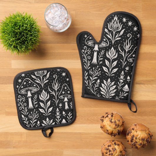 Mystical Boho Mushroom Design – Botanical Folk Art Ovenwant & Pannenlap Set (Top down)