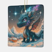 Mystiek Chibi Dragon Winterlandschap Keramisch Ornament (Links)