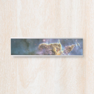 Mystieke Berg in Carina-nevel Hubble-ruimtetelesco Deurbordje