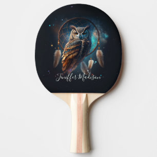 Mystieke ruimte-uil met dromenvangerkunst tafeltennisbatje