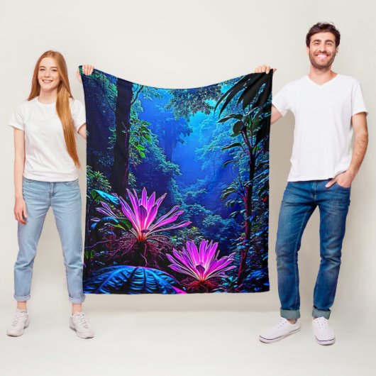 Mystisch gloeiend jungle bloemontwerp fleece deken (In situ)