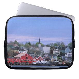 N.A. Canada, Nova Scotia. Een zicht op Lunenburg, Laptop Sleeve