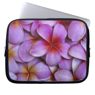 N.A., VS, Maui, Hawaï. Roze Plumeria-bloesems. Laptop Sleeve