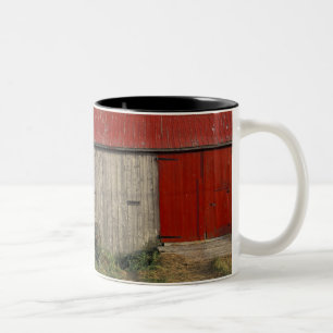 NA, Canada, New Brunswick, Shepody. Rode schuur Tweekleurige Koffiemok