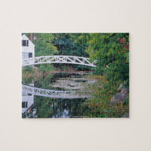 NA, VS, Maine.  Brug over vijver in Somesville. Legpuzzel