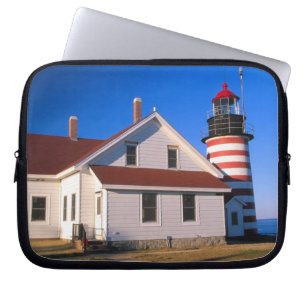 NA, VS, Maine. West Quoddy vuurtoren bij Laptop Sleeve