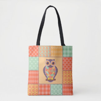 Naadloos patchwork-uil patroon.  achtergrond draagtas