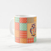 Naadloos patchwork-uil patroon.  achtergrond koffiemok (Voorkant links)