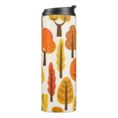 Naadloos patroon met bomen. herfst thermosbeker (Gedraaid links)