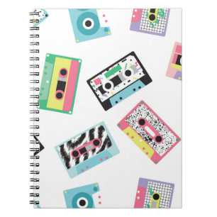 Naadloos patroon met geluidstapes in retro 80's st notitieboek