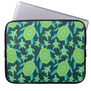 Naadloos patroon met groene sierschildpadden. Zee Laptop Sleeve