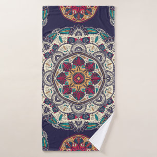 Naadloos patroon met ornamentaal floreel etnisch m badhanddoek