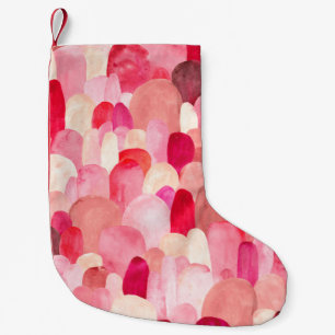 Naadloos patroon van roze, rode en beige vlekken. kleine kerstsok