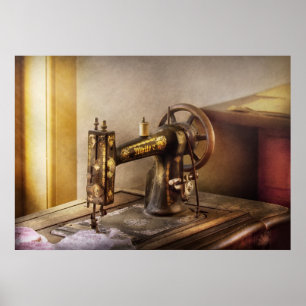 Naaien - Een zwarte & witte naaimachine Poster