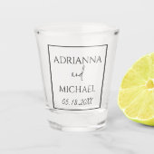 Naam en datum van het klassieke bruidspaar shot glas (Voorkant)