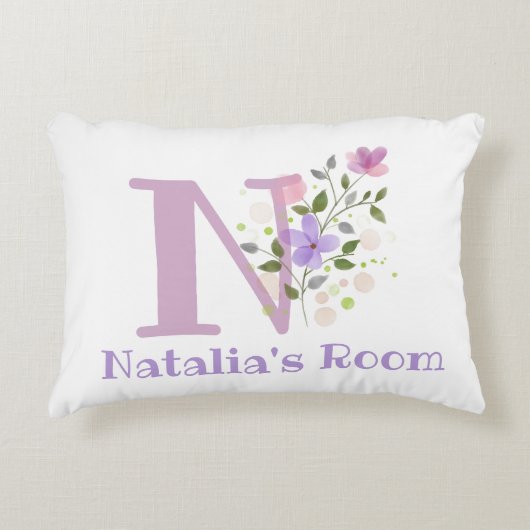 Naam en Initiaal op een Floral Design. Accent Kussen (Voorkant)