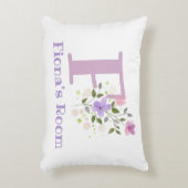 Naam en Initiaal op een Floral Design. Accent Kussen (Voorkant(Verticaal))