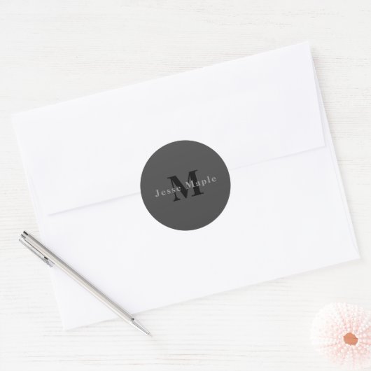 Naam en monogram | Donkergrijs Ronde Sticker (Envelop)