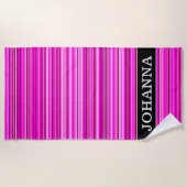 Naam + Magenta en Roze Stripes/het Patroon van Lij Strandlaken (Voorkant)