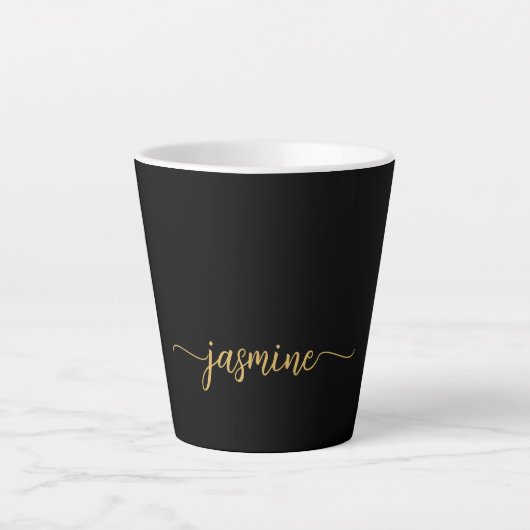 Naam minimalistisch zwart-wit en goudmonogram latte mok (Voorkant)