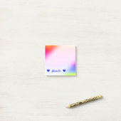 Naam + Multicolored regenboogachtige patroonnotiti Post-it® Notes (Op bureau)