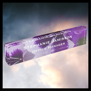 Naam paarse bloemen en Bord Naam titelbureau Naambordje