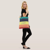 Naam primaire regenboogkleurblok Stripe Monogram Draagtas (Op model)