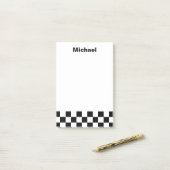 Naam zwart-wit gevinkt patroon post-it® notes (Op bureau)