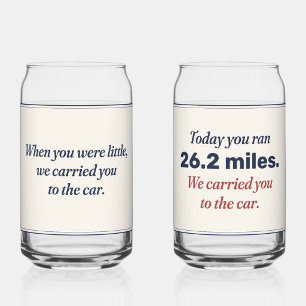 Naar de auto gedragen gepersonaliseerde marathon blikvorm glas