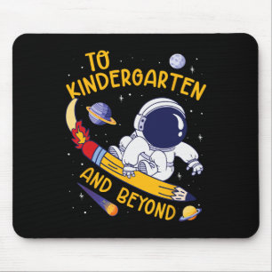 Naar de kleuterschool en verder astronaut terug na muismat