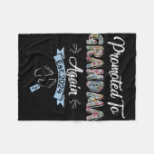 Naar oma weer EST 2024 Zwangerschapsaankondiging Fleece Deken (Voorkant (Horizontaal))