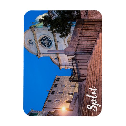 Nacht uitzicht trappen en kerk in Split, Kroatië Magneet (Verticaal)
