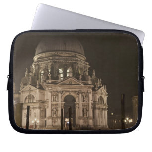 Nachtbeeld over water van San Giorgio Maggiore Laptop Sleeve