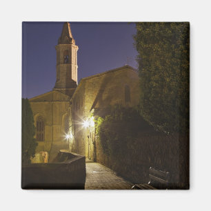 Nachtbeeld van kerk in de schemering, Pienza, Ital Magneet