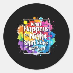 Nachtploegwerker humor wat er gebeurt 's nachts ronde sticker