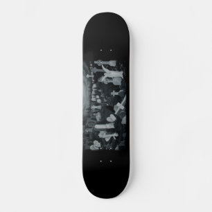 Nachts auf dem Friedhof - Engel mit Teufel Skateboard