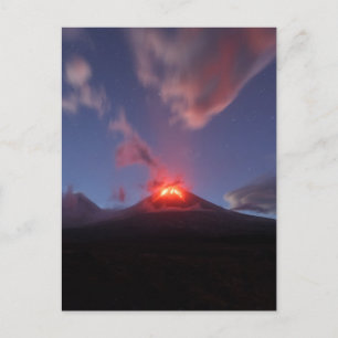 Nachtuitbarsting Klyuchevskaya Sopka in Kamchatka Briefkaart