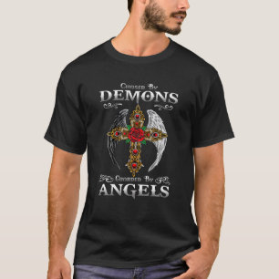 Nagejaagd Door Demonen Beheerd Door Engelen Kruis T-shirt