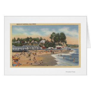 Nageurs et Sunbathers sur la plage