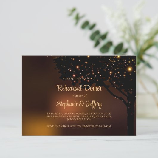 Naherfst String Light Tree Wedding Rehearsal Dinne Kaart (Staand voorkant)