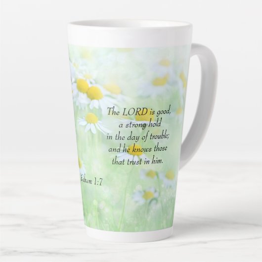 Nahum 1:7 latte mok (Rechterhoek)