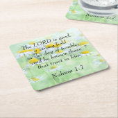 Nahum 1:7 vierkante kartonnen onderzetter (Schuin)