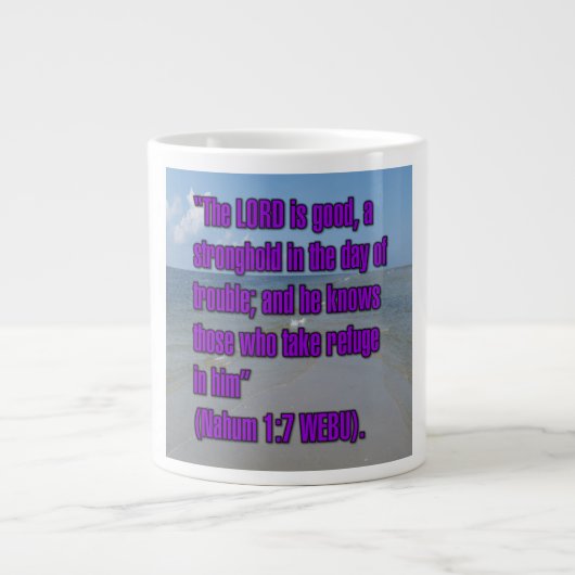 Nahum 1:7 WEBU Mug (Devant)