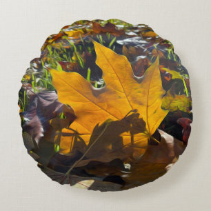 Najaarblad in de zon rond kussen