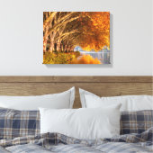 Najaarsbomen boven een meer canvas afdruk (Insitu (Slaapkamer))