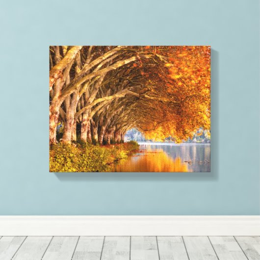 Najaarsbomen boven een meer canvas afdruk (Insitu (Houten vloer))