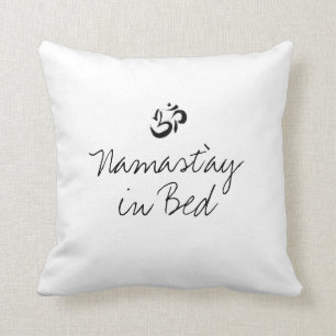 Namast'ay in bed grappige kussen