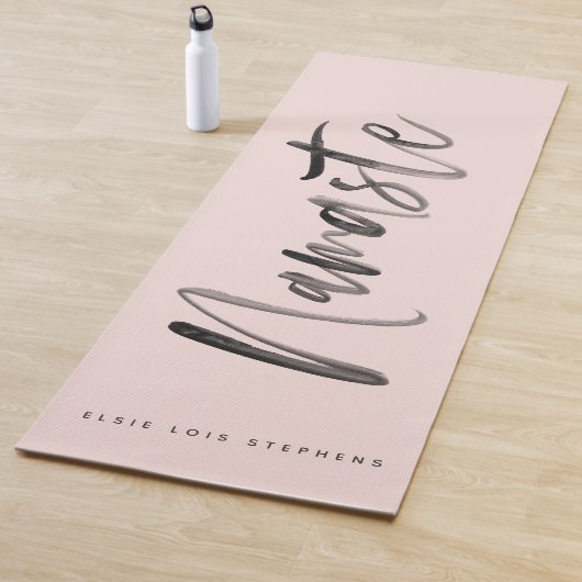 Namaste a personnalisé le tapis de yoga (En situation)